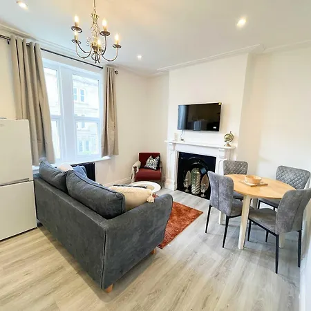 Lägenhet Two Bedroom First Floor Flat In Redland *