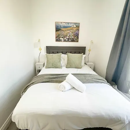 Two Bedroom First Floor Flat In Redland *