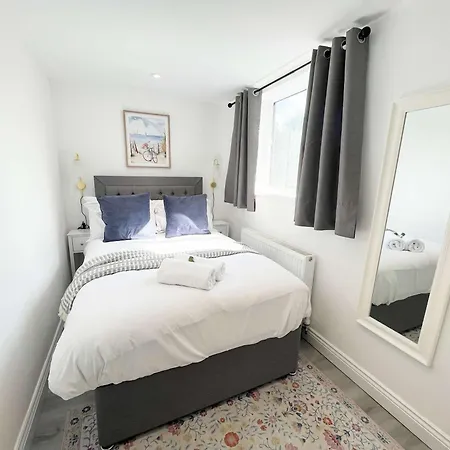 Two Bedroom First Floor Flat In Redland *