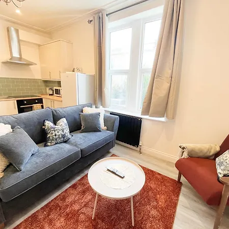Two Bedroom First Floor Flat In Redland Apartamento