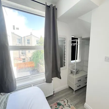 Two Bedroom First Floor Flat In Redland * Bristol